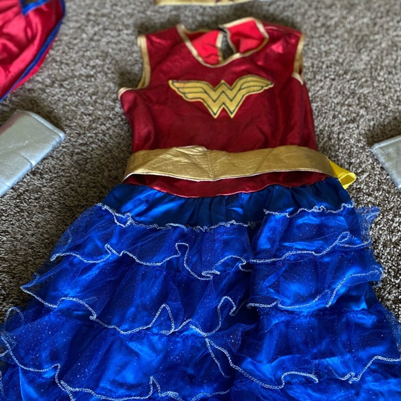 Wonder Women Costume - Picture 3 of 3